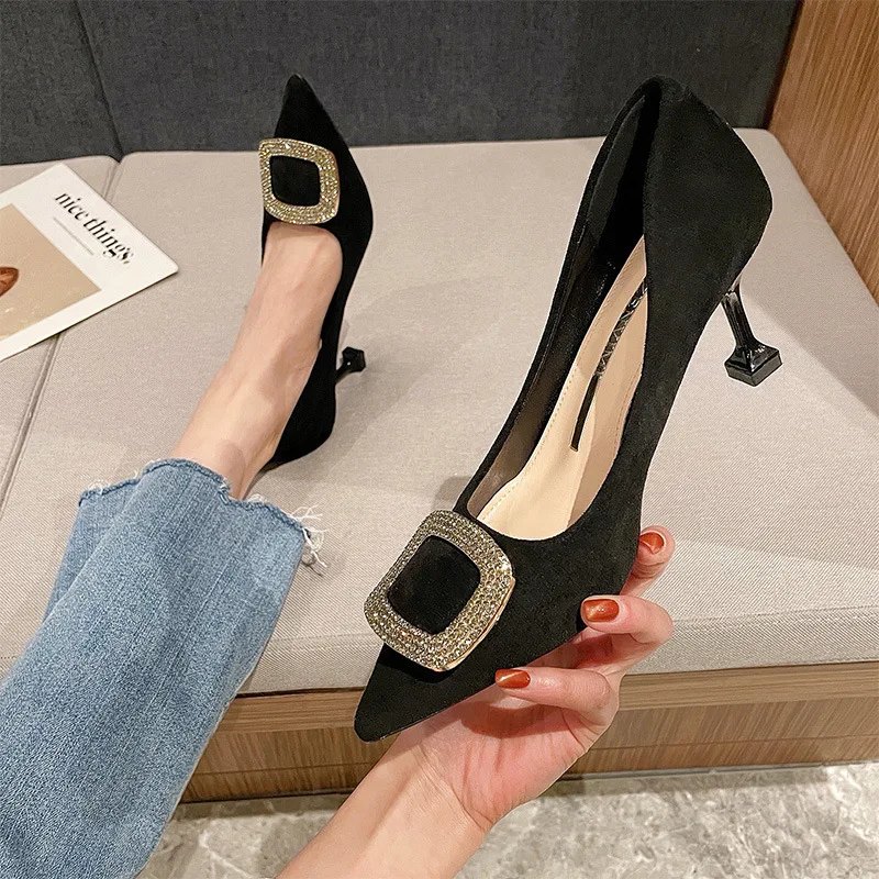 2021 casual fashion pointed temperament water drill wedding shoes women's new stilettened single shoes shallow mouth high heels
2021 casual fashion pointed temperament water drill wedding shoes women's new stilettened single shoes shallow mouth high heels