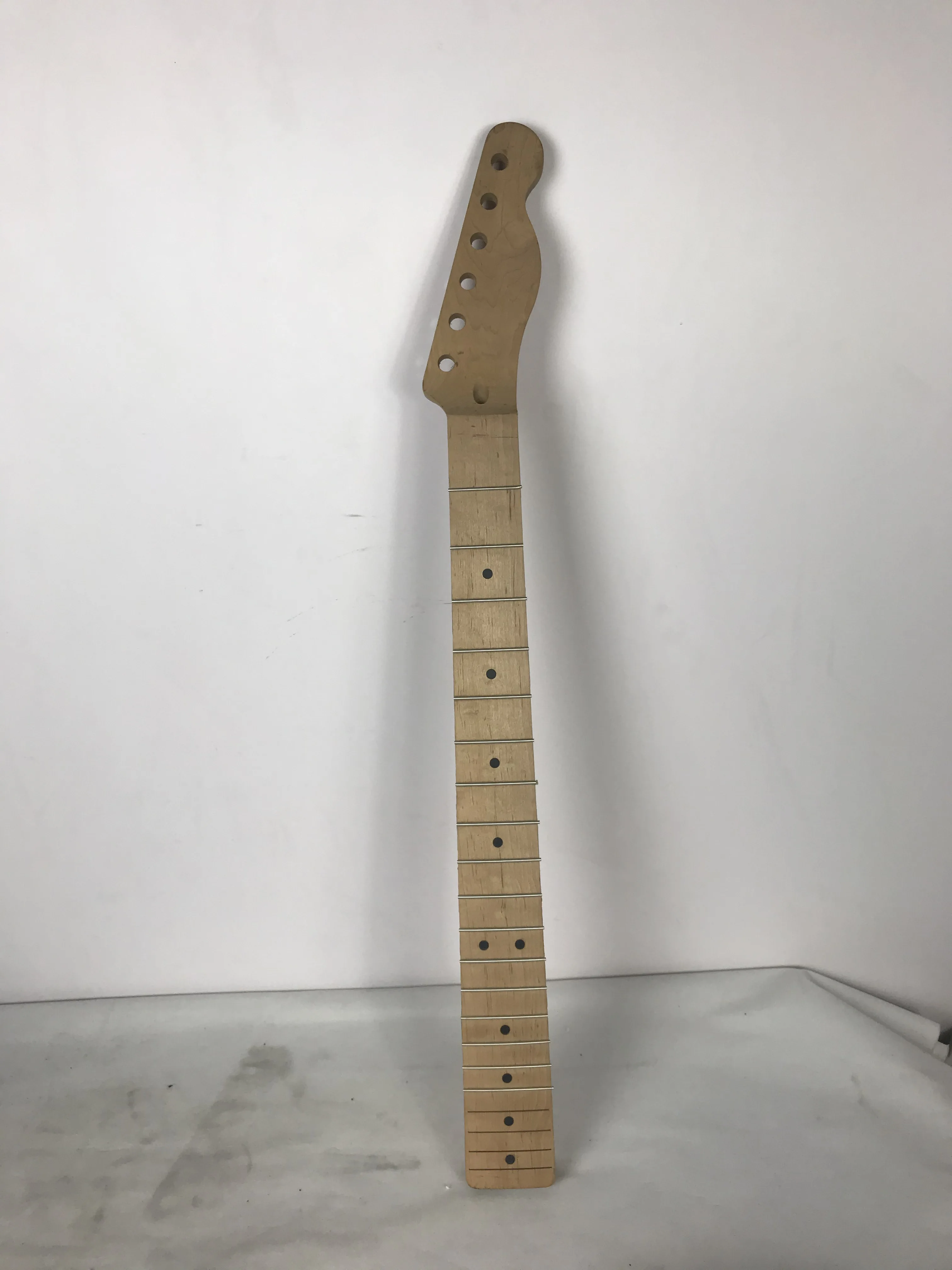 Stock ST Guitar Neck Unfinished Small Head Banana Shape TL Neck Maple Guitar Neck all with a Small Flaw 5.6cm Pocket Width
Stock ST Guitar Neck Unfinished Small Head Banana Shape TL Neck Maple Guitar Neck all with a Small Flaw 5.6cm Pocket Width
