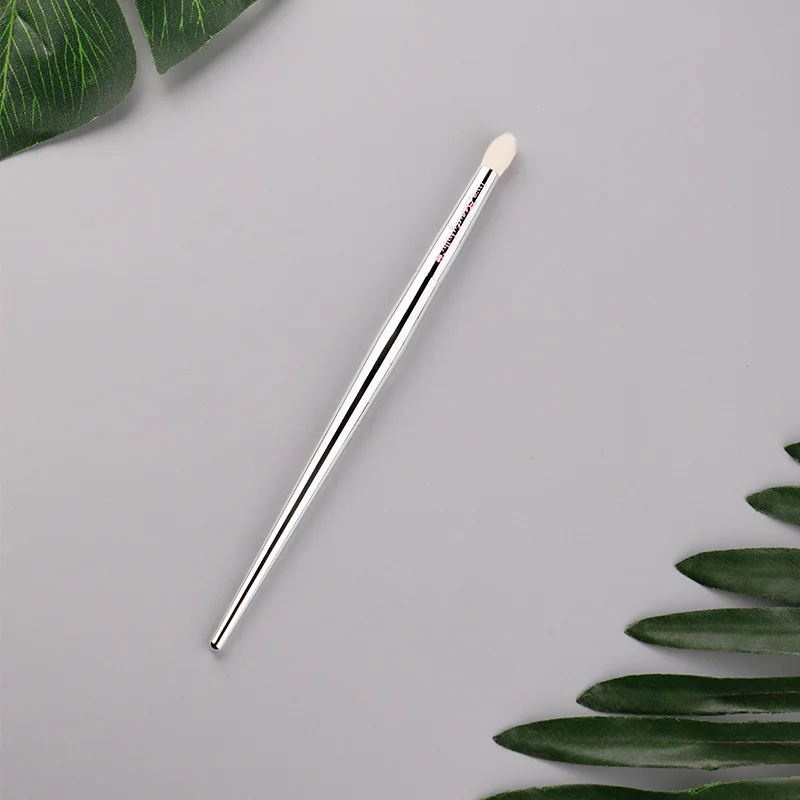 New Eyeshadow Brush Eye Blending Brush Fine Eye Makeup Beauty Makeup High Quality Brush Professional Eye Makeup Tool
New Eyeshadow Brush Eye Blending Brush Fine Eye Makeup Beauty Makeup High Quality Brush Professional Eye Makeup Tool