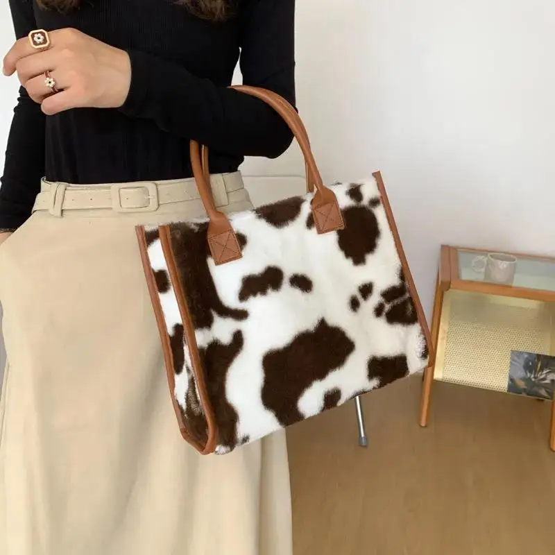 INS Fashion Women Shoulder Bags Female Winter Plush Underarm Bags Leopard Cow Print Pattern Fluffy College Student Tote Bags
INS Fashion Women Shoulder Bags Female Winter Plush Underarm Bags Leopard Cow Print Pattern Fluffy College Student Tote Bags