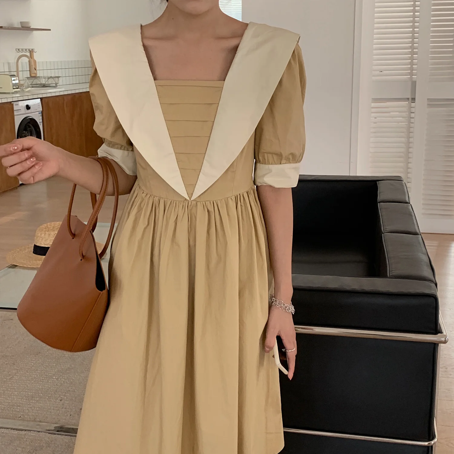 Make temperament niche design bump color restoring ancient ways of French elegance pointed collar high-waisted dresses
Make temperament niche design bump color restoring ancient ways of French elegance pointed collar high-waisted dresses