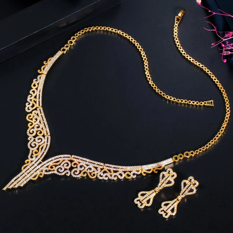 Women's 18 Karat Gold Jewelry Set with Diamond Wedding Dress Accessories Necklace Earrings Two Sets of Chains
Women's 18 Karat Gold Jewelry Set with Diamond Wedding Dress Accessories Necklace Earrings Two Sets of Chains