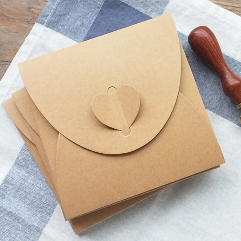 50Pcs/Lot Retro Love Kraft Cd Dvd Sleeves Paper Envelopes with Heart Button for Wedding Party 13x13Cm
50Pcs/Lot Retro Love Kraft Cd Dvd Sleeves Paper Envelopes with Heart Button for Wedding Party 13x13Cm