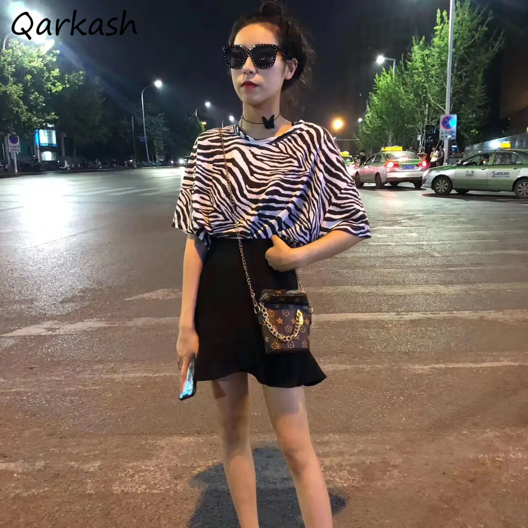 Женские комплекты, летняя футболка с принтом и мини-юбка с оборками в Корейском стиле, для колледжа, модная популярная женская простая повсе...
Женские комплекты, летняя футболка с принтом и мини-юбка с оборками в Корейском стиле, для колледжа, модная популярная женская простая повсе...