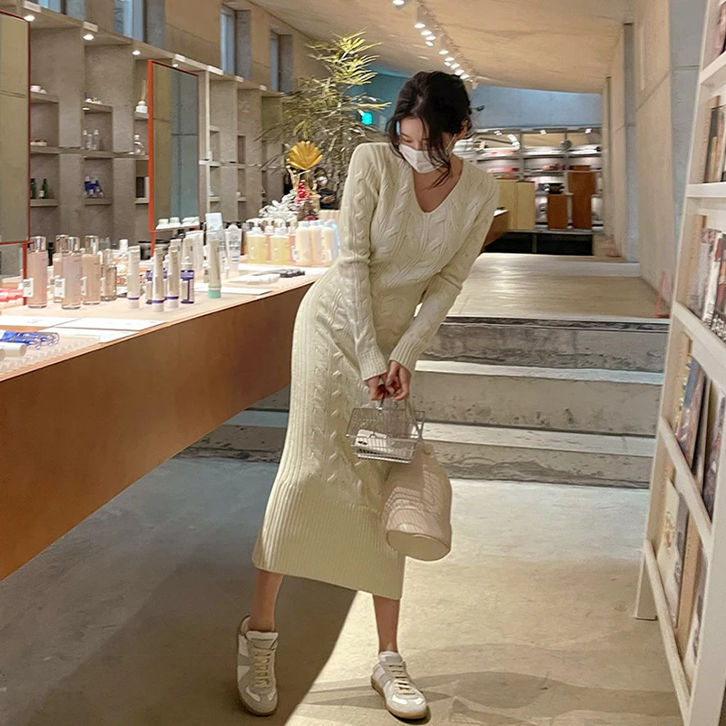 New Autumn Winter Sweater Dress Women Sexy Slim Bodycon Sheath Dress Female V-Neck Long Sleeve Twist Knitted Vestidos
New Autumn Winter Sweater Dress Women Sexy Slim Bodycon Sheath Dress Female V-Neck Long Sleeve Twist Knitted Vestidos