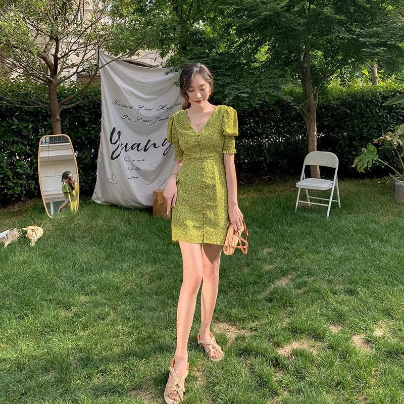 French Style Floral Vintage Dress Women Summer 2021 Fashion V-Neck Green Slim Mini Dresses Puff Sleeve Sundress Robe
French Style Floral Vintage Dress Women Summer 2021 Fashion V-Neck Green Slim Mini Dresses Puff Sleeve Sundress Robe