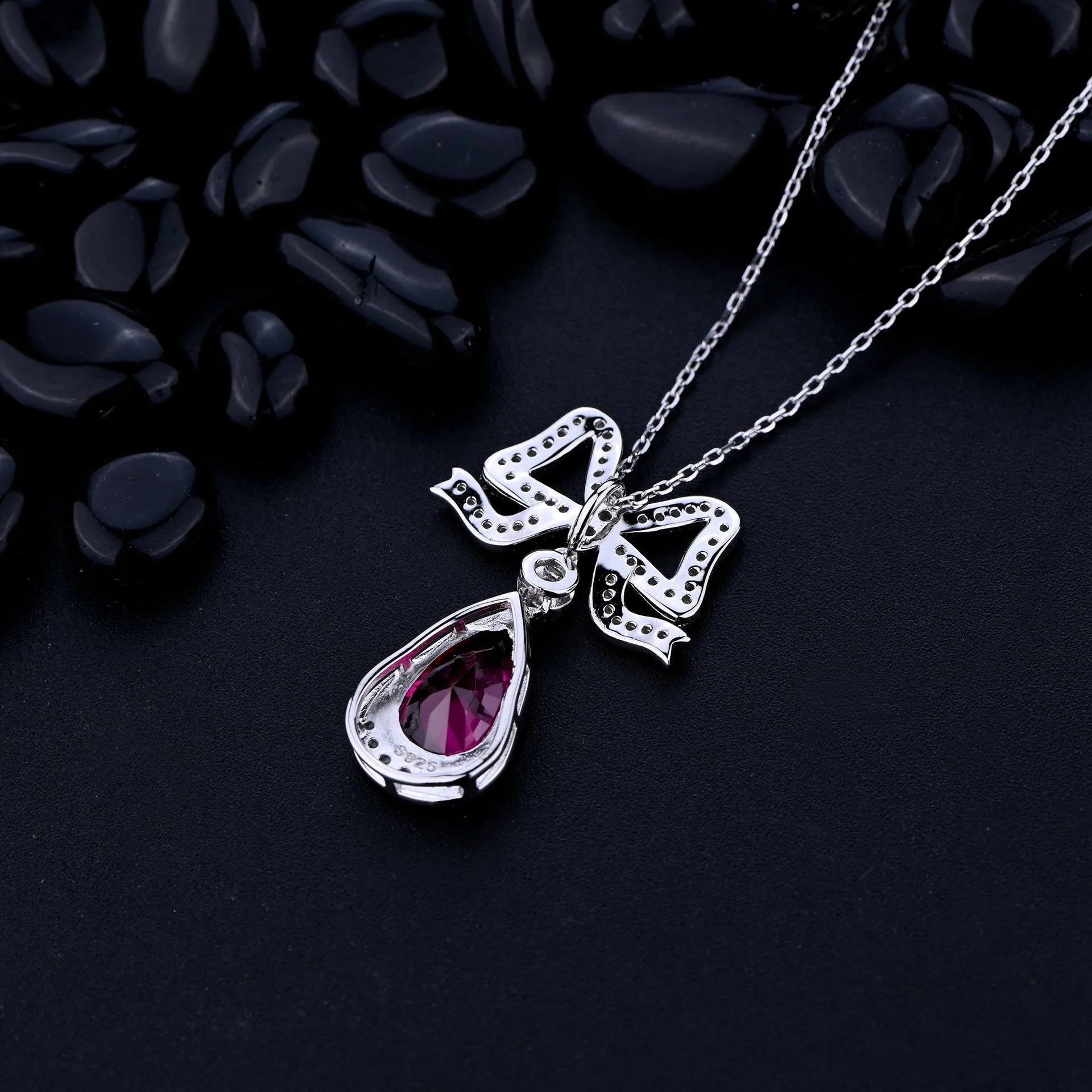 Fashion 100% 925 Sterling Silver 8*12mm Pear High Carbon Diamond Ruby Bowknot Pendant Necklace for Women Fine Clavicle Chain
Fashion 100% 925 Sterling Silver 8*12mm Pear High Carbon Diamond Ruby Bowknot Pendant Necklace for Women Fine Clavicle Chain
