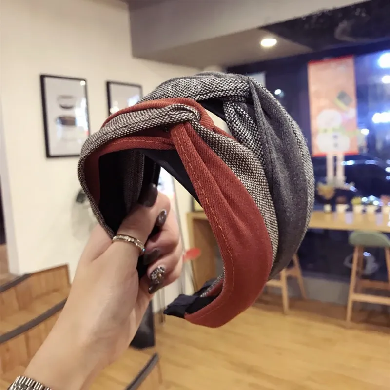 Fashion High quality brand women's headband kink hair band top knot cross tie velvet Headband hair band women's hair accessories
Fashion High quality brand women's headband kink hair band top knot cross tie velvet Headband hair band women's hair accessories
