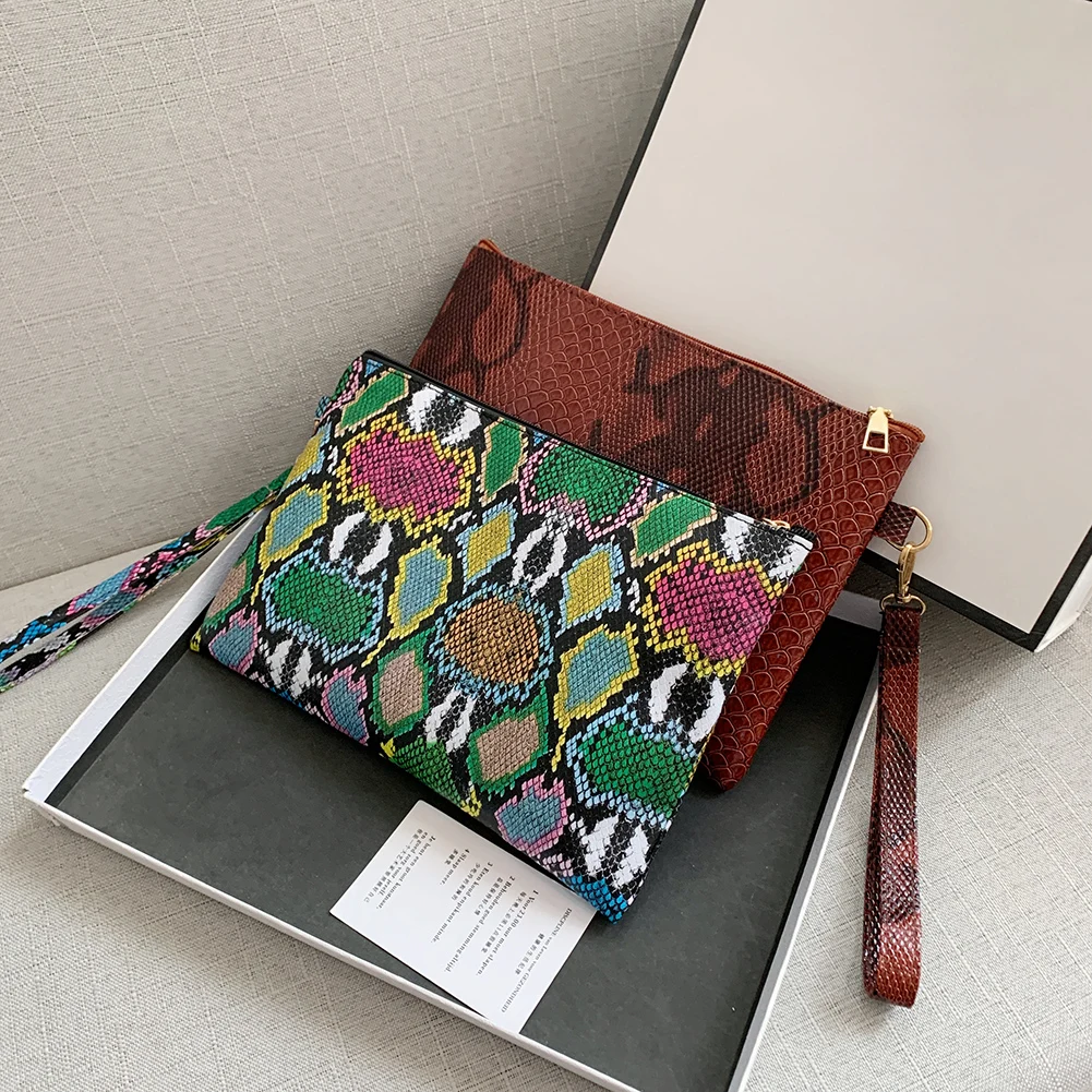 Женская сумка-конверт из ПУ кожи, со змеиным принтом 
Женская сумка-конверт из ПУ кожи, со змеиным принтом