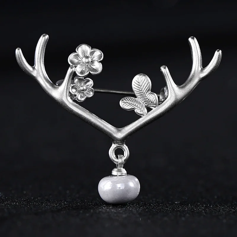 New Christmas antler brooch fashion all-match pearl men's and women's suit brooch accessories retail wholesale
New Christmas antler brooch fashion all-match pearl men's and women's suit brooch accessories retail wholesale
