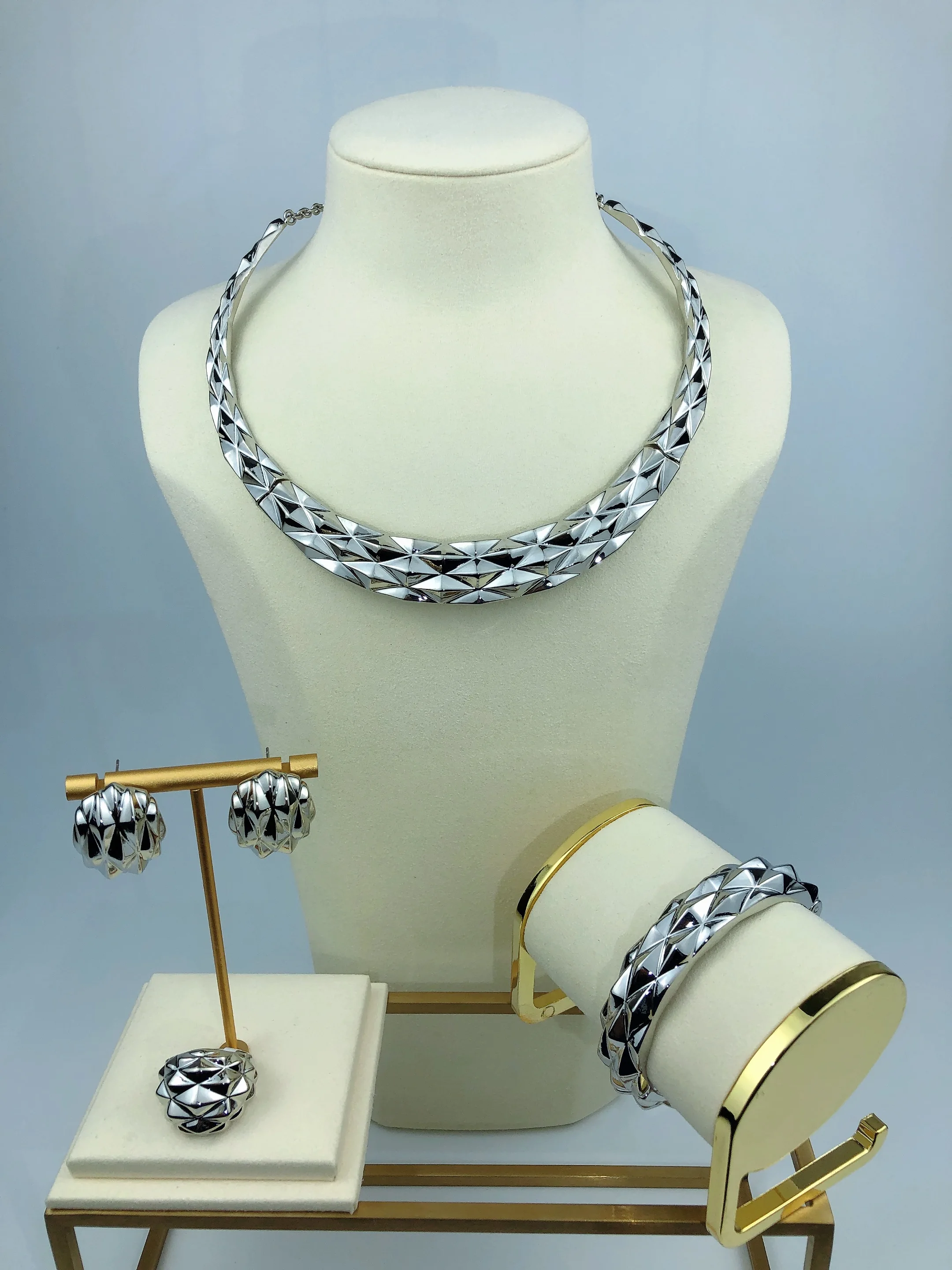 Hot Sale High Quality New Jewelry Set Fashion Necklace Earrings Bracelet Set Ladies Party Big Jewelry Se A0021
Hot Sale High Quality New Jewelry Set Fashion Necklace Earrings Bracelet Set Ladies Party Big Jewelry Se A0021