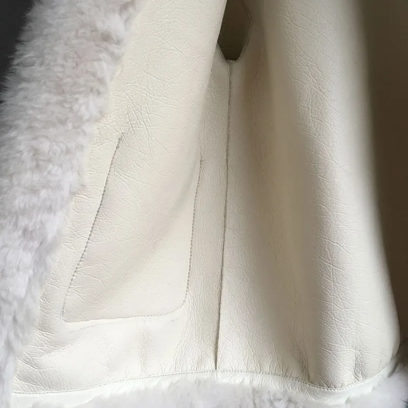 2021 New Winter Womens Thick Warm Fur Coat Fashion Solid Lapel Collar Jacket Female Korean Long Sleeve Pocket Zipper Outerwear
2021 New Winter Womens Thick Warm Fur Coat Fashion Solid Lapel Collar Jacket Female Korean Long Sleeve Pocket Zipper Outerwear