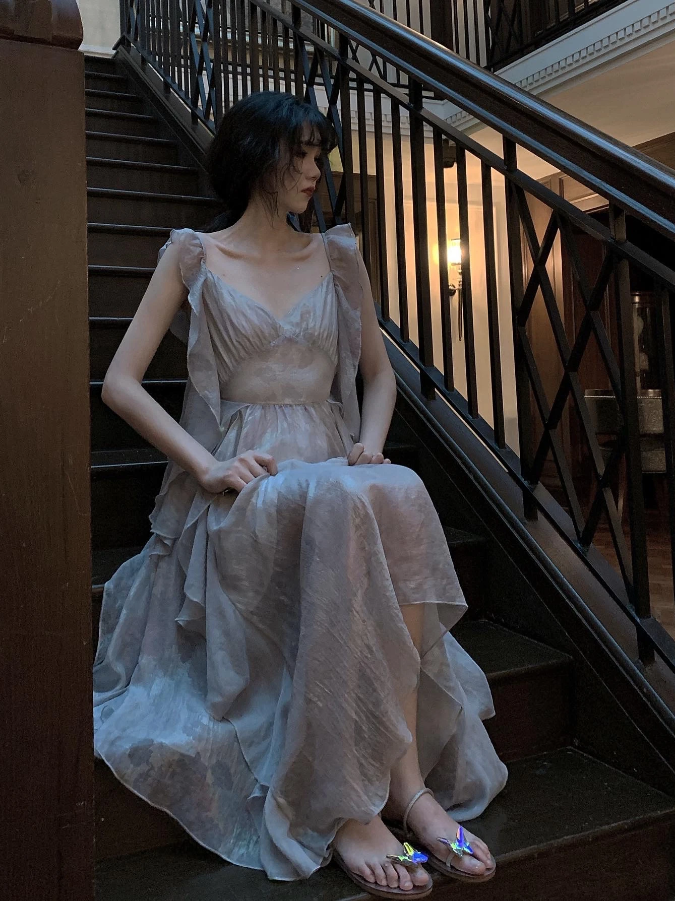 Ishii -- Mist and Wind-Fairy Atmosphere Full of Super Gentle Irregular Ruffled Chiffon Dress
Ishii -- Mist and Wind-Fairy Atmosphere Full of Super Gentle Irregular Ruffled Chiffon Dress