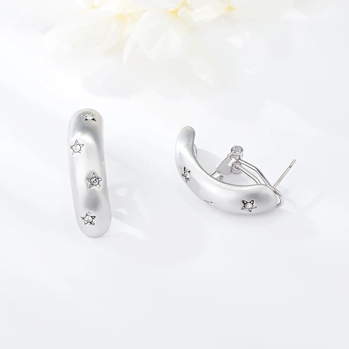 Viennois Dubai Style Star Design Geometric Statement Earrings Crystal Star Stud Earrings For Women African Jewelry Love Gifts
Viennois Dubai Style Star Design Geometric Statement Earrings Crystal Star Stud Earrings For Women African Jewelry Love Gifts