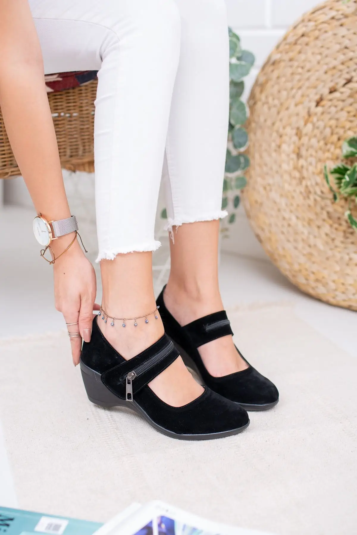 2021 Ladies Pumps Filler base zipper detailed women shoes New Fashion Elegant Stylish Lady Hot Party Designer Women Pumps Shoes
2021 Ladies Pumps Filler base zipper detailed women shoes New Fashion Elegant Stylish Lady Hot Party Designer Women Pumps Shoes