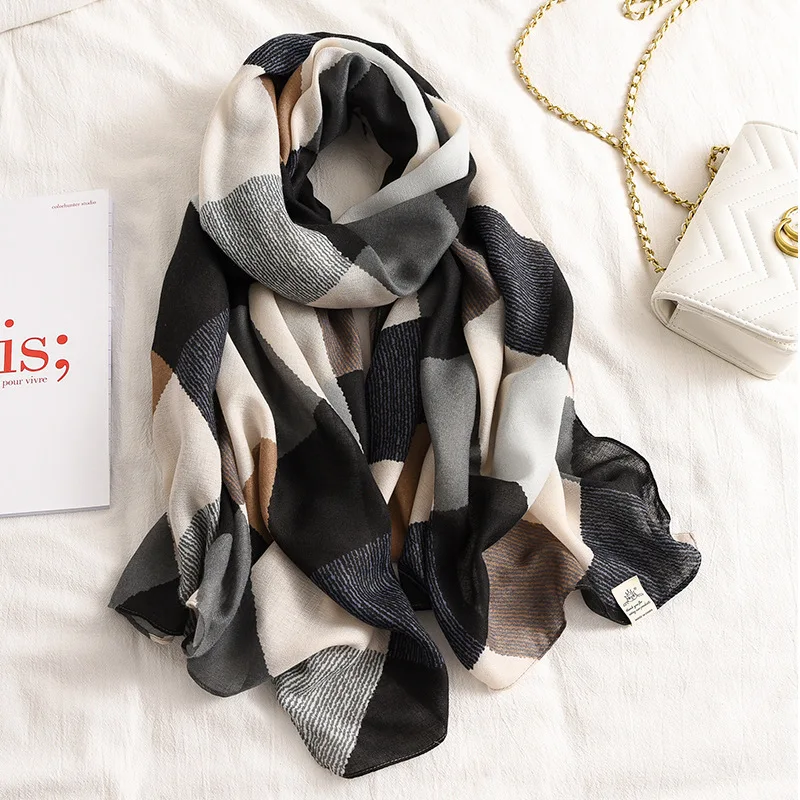 2020 New design brand women scarf fashion print cotton spring winter warm scarves hijabs lady pashmina foulard bandana plaid
2020 New design brand women scarf fashion print cotton spring winter warm scarves hijabs lady pashmina foulard bandana plaid