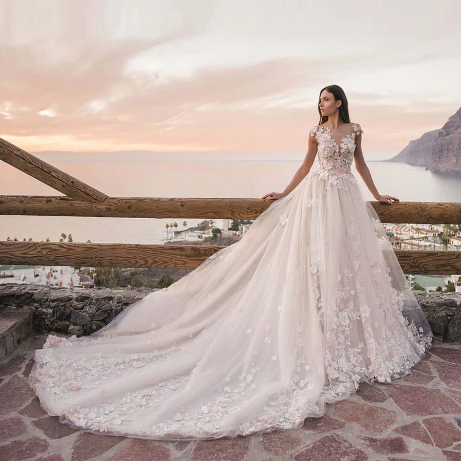 2020 Charming O-neck Appliqued Lace A-line Wedding Dresses With Cap Sleeves Tulle Court Train Bride Dress robe de mariee
2020 Charming O-neck Appliqued Lace A-line Wedding Dresses With Cap Sleeves Tulle Court Train Bride Dress robe de mariee