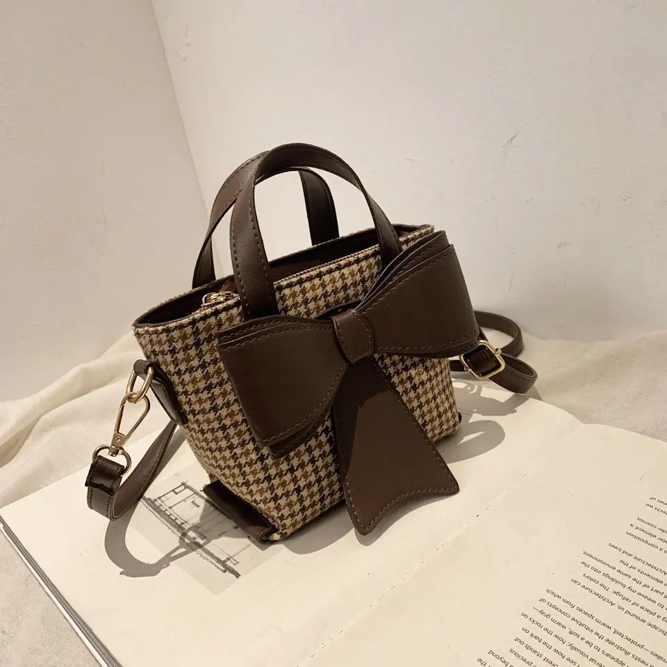 Shoulder Bag For Women 2021 New Luxury Designer Crossbody Leather Vintage Fashion Ladies Shopper Plaid Big Handbags
Shoulder Bag For Women 2021 New Luxury Designer Crossbody Leather Vintage Fashion Ladies Shopper Plaid Big Handbags