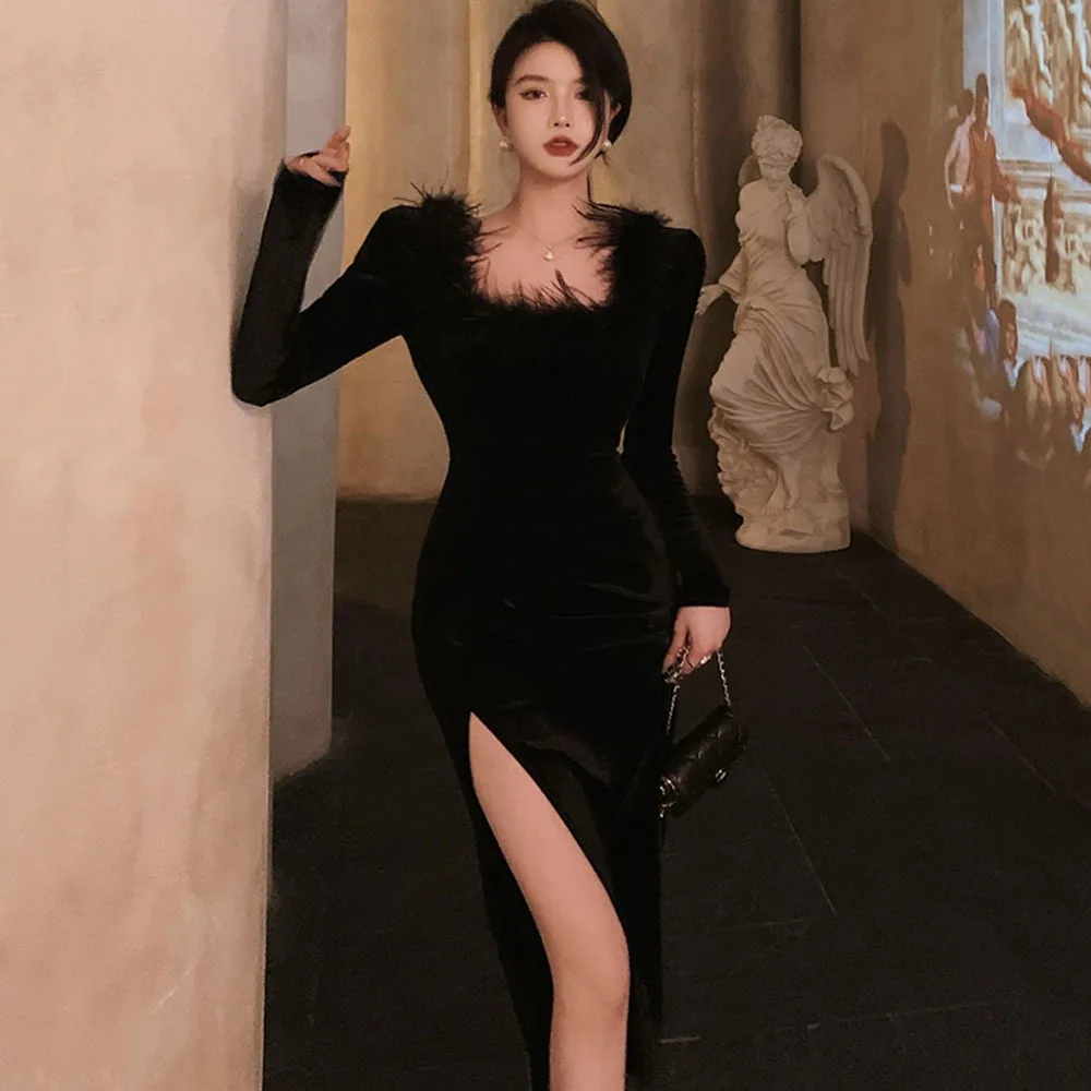Women Velvet Dress 2021 Autumn Winter Long Sleeve Hairy Splice Furry Square Collar Elegant Black Sexy Party Dresses For New Year
Women Velvet Dress 2021 Autumn Winter Long Sleeve Hairy Splice Furry Square Collar Elegant Black Sexy Party Dresses For New Year