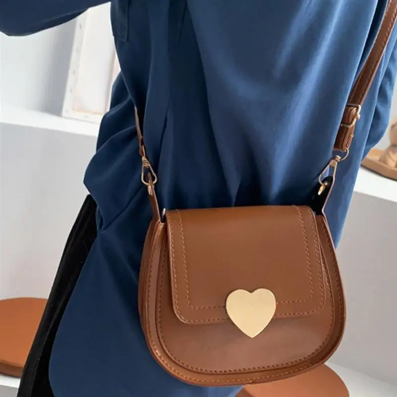 Bageek 1pc Retro Shoulder Bag Fashion Adjustable Love Shape Sequin Decoration Crossbody Bag Crossbody Purse For Women Ladies
Bageek 1pc Retro Shoulder Bag Fashion Adjustable Love Shape Sequin Decoration Crossbody Bag Crossbody Purse For Women Ladies