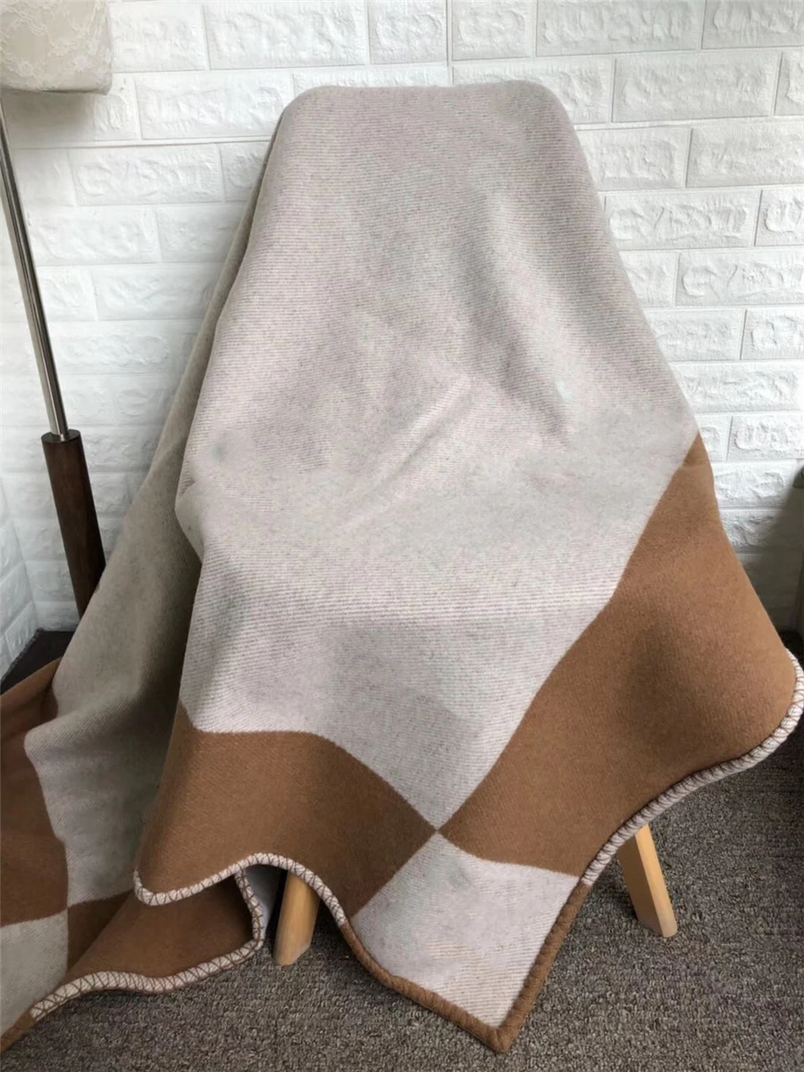 European and American Nobles Luxury Thick Light Brown 800 G H Blanket Shawl Scarf Air Conditioning Sofa Aircraft Blanket Shawl
European and American Nobles Luxury Thick Light Brown 800 G H Blanket Shawl Scarf Air Conditioning Sofa Aircraft Blanket Shawl