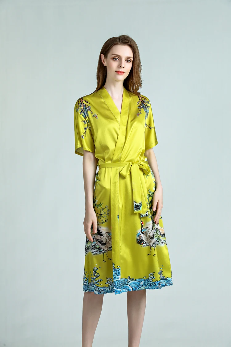 19M Pure silk charmeuse silk satin stretch silk fabric mulberry silk fabric yellow background with crane and wave pattern
19M Pure silk charmeuse silk satin stretch silk fabric mulberry silk fabric yellow background with crane and wave pattern