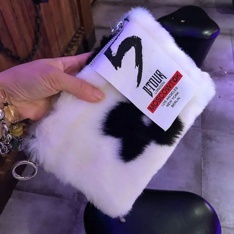 Bag women's bags fall/winter Joker Korean version of the new tide hand cosmetic bag fashion plush cute fashionable plush bag
Bag women's bags fall/winter Joker Korean version of the new tide hand cosmetic bag fashion plush cute fashionable plush bag
