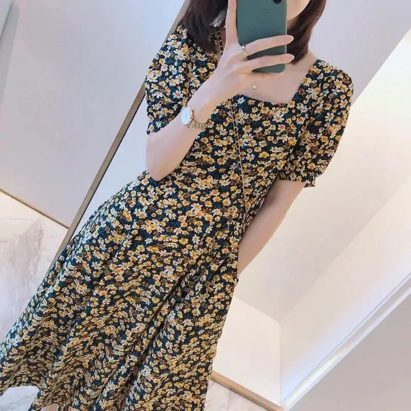 Floral dress female summer Korean printing temperament square collar waist large size loose and thin casual women's new dress
Floral dress female summer Korean printing temperament square collar waist large size loose and thin casual women's new dress