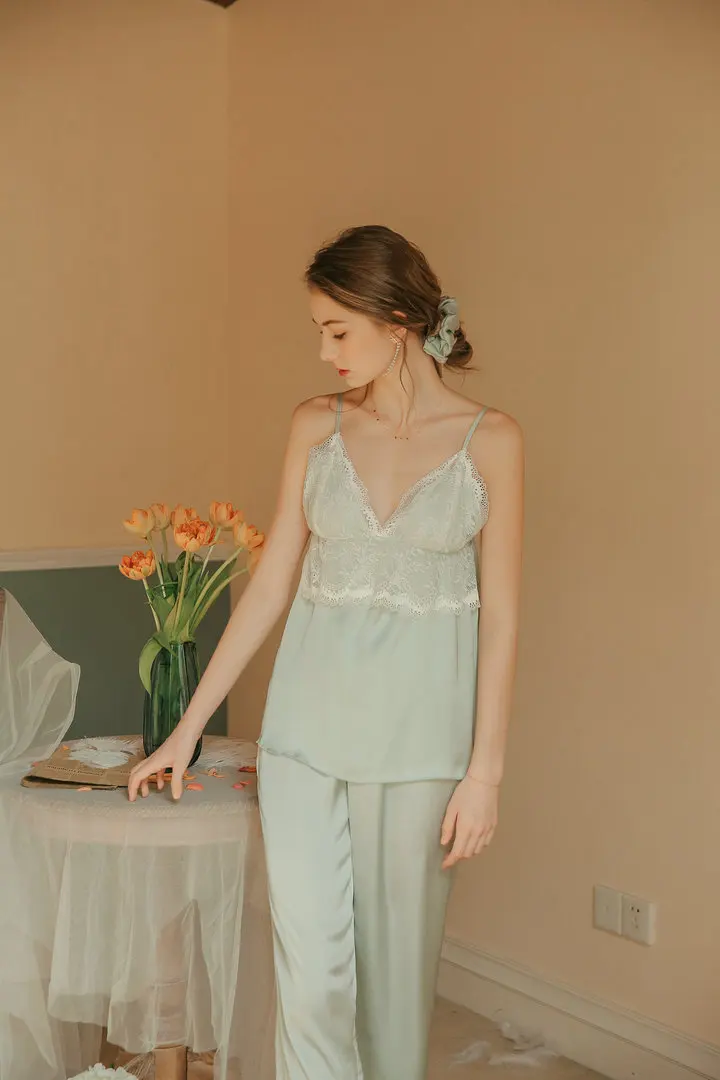Silk Pajamas Three-Piece Set for Women 2021 Spring and Autumn Thin Sexy Lace Mesh Nighwear Satin V-neck Solid Robes Nightgown 
Silk Pajamas Three-Piece Set for Women 2021 Spring and Autumn Thin Sexy Lace Mesh Nighwear Satin V-neck Solid Robes Nightgown