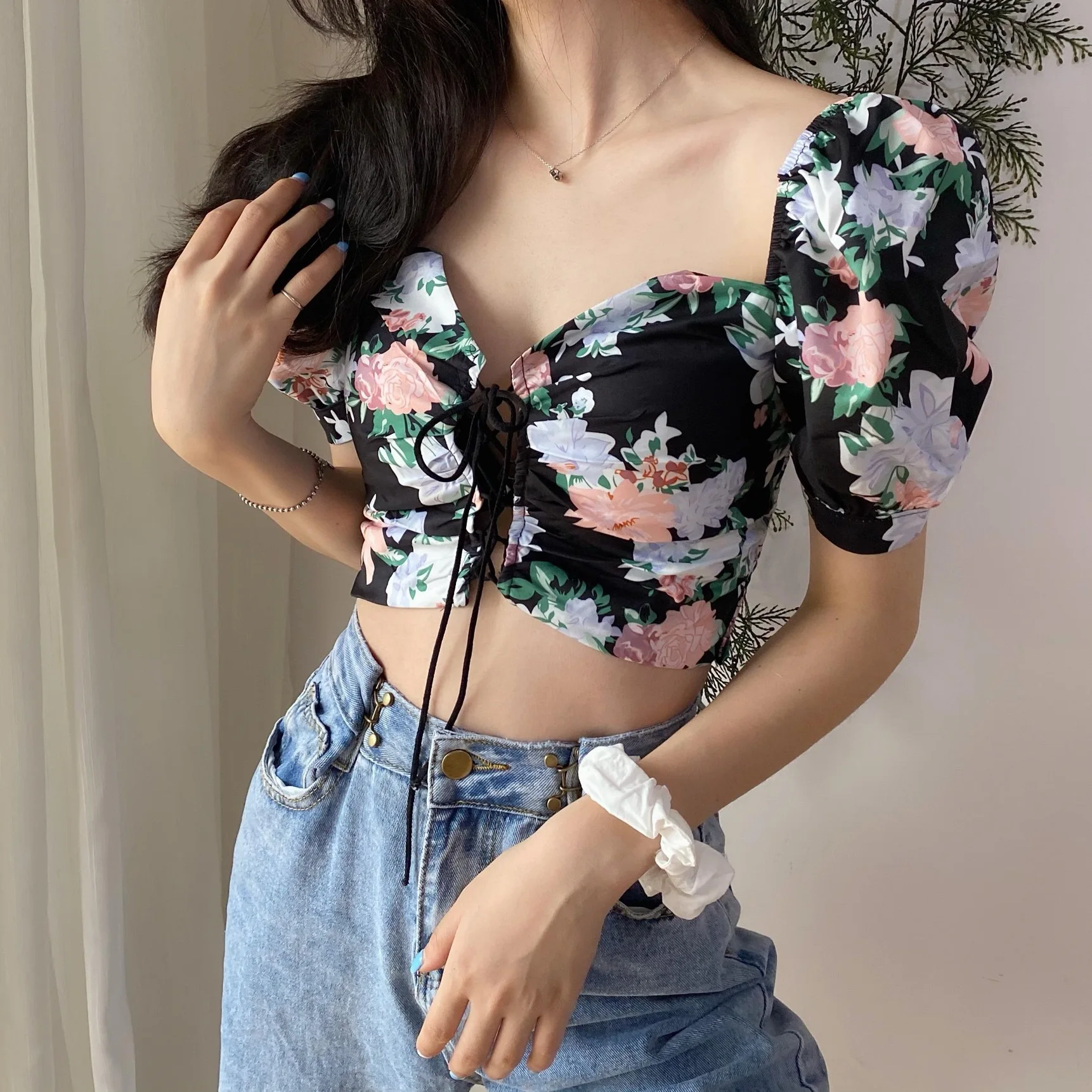 2021 New Short Bubble Sleeve Lace Up Slim Sexy Top Summer Korean Fashion Sweet Girl Vest B032
2021 New Short Bubble Sleeve Lace Up Slim Sexy Top Summer Korean Fashion Sweet Girl Vest B032