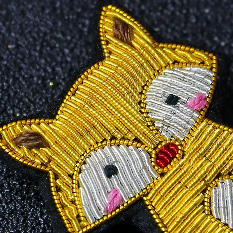 Handmade embroidery corsage Indian silk badge cute red fox cartoon brooch female high-end accessories
Handmade embroidery corsage Indian silk badge cute red fox cartoon brooch female high-end accessories