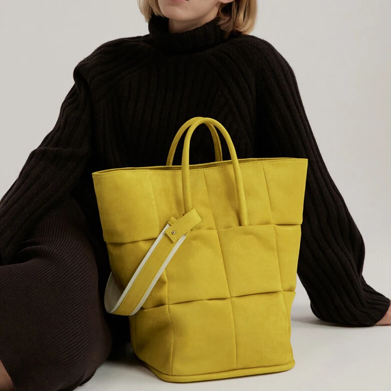 New Frosted Flannel Luxury Designer Bag Large-capacity Checkerboard Lattice Tote Bags for Women Wide Shoulder Strap Bucket Bag
New Frosted Flannel Luxury Designer Bag Large-capacity Checkerboard Lattice Tote Bags for Women Wide Shoulder Strap Bucket Bag