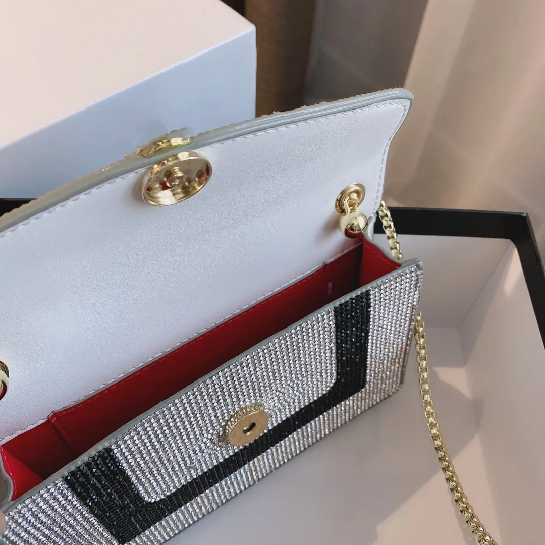 100386 2021New color matching sparkle mini bag full diamond messenger one shoulder lady's bag
100386 2021New color matching sparkle mini bag full diamond messenger one shoulder lady's bag