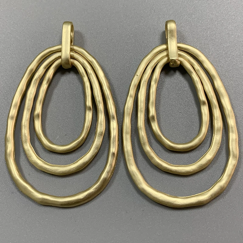 1 Piece Matt Gold Color Large Hammered 3 Circles Pendants 2 Sided for Necklace Jewellery Making Accessories 78x46mm 
1 Piece Matt Gold Color Large Hammered 3 Circles Pendants 2 Sided for Necklace Jewellery Making Accessories 78x46mm