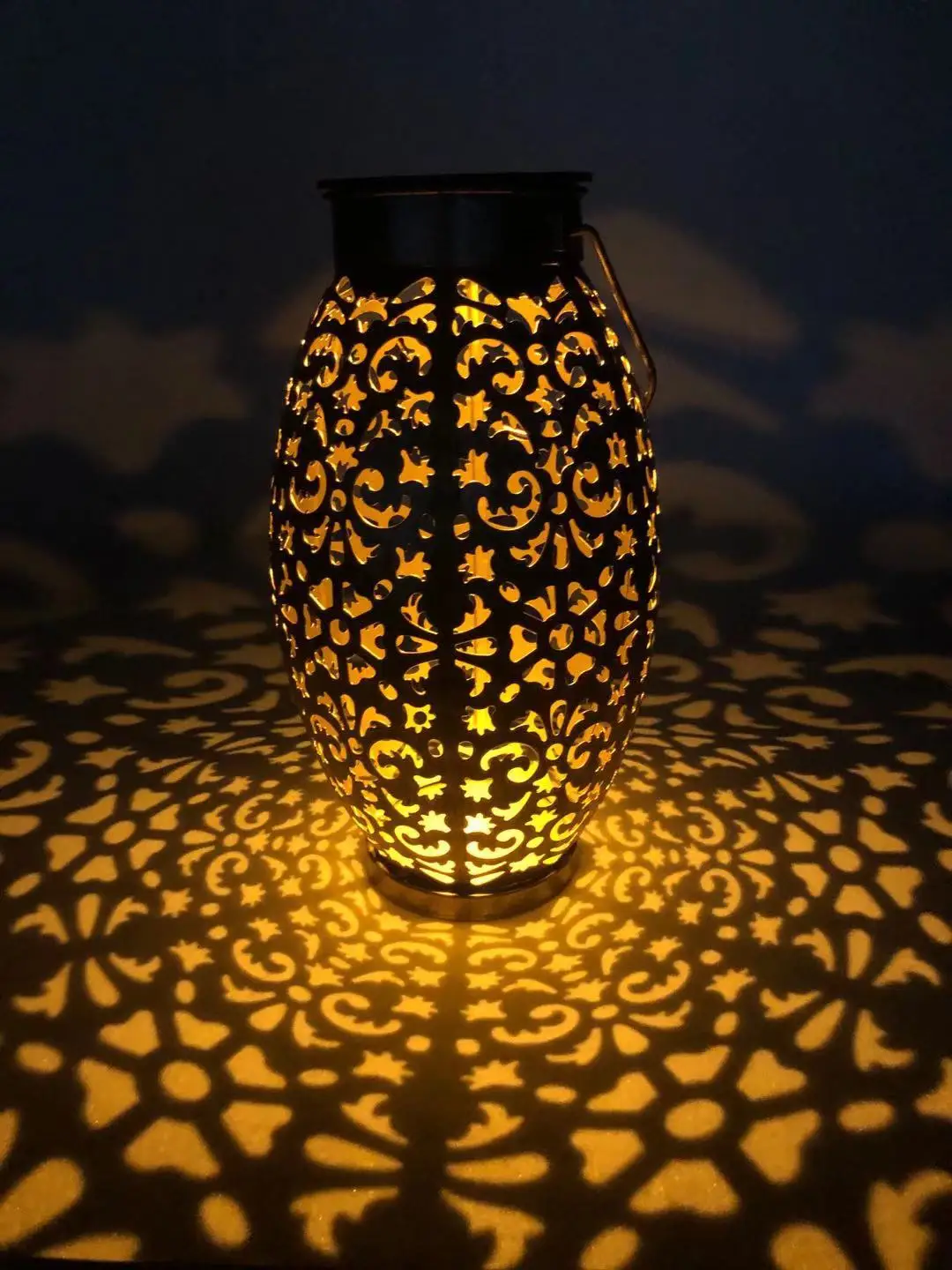 Solar iron hollow hanging lights Solar outdoor rain-proof courtyard lights lighting garden lights
Solar iron hollow hanging lights Solar outdoor rain-proof courtyard lights lighting garden lights