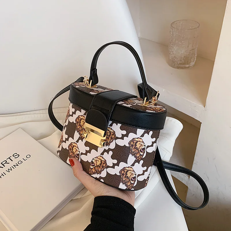 2021 Female Crossbody Bag Designers Luxury Handbags Animal Printed Bucket Simple Women Bags Famous Brand Shoulder Bag Bolsas De
2021 Female Crossbody Bag Designers Luxury Handbags Animal Printed Bucket Simple Women Bags Famous Brand Shoulder Bag Bolsas De