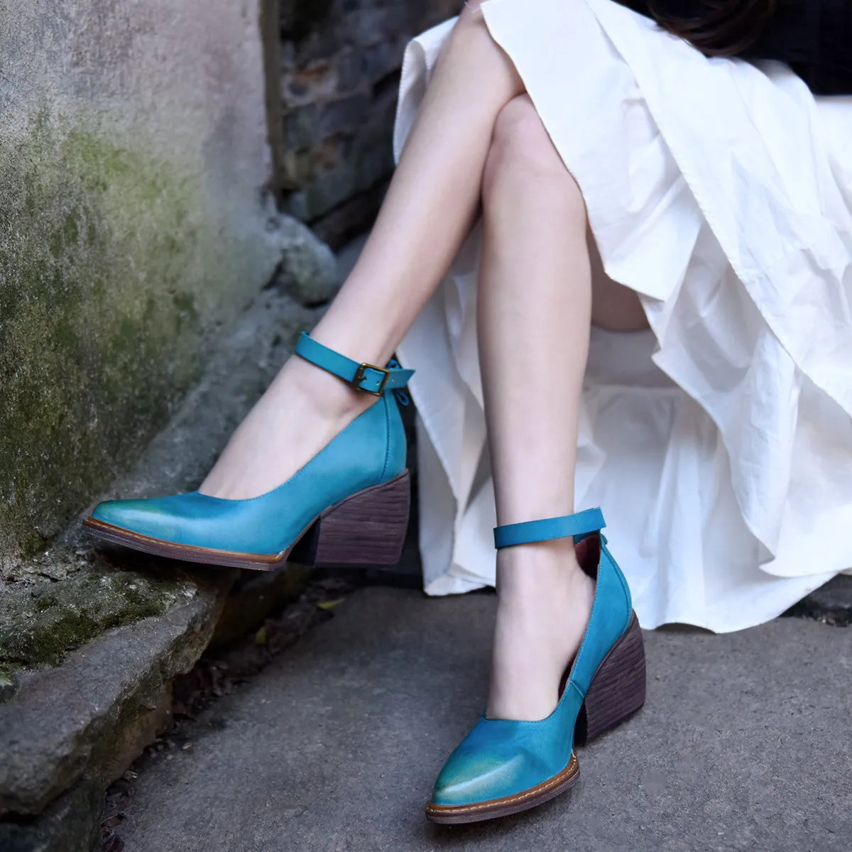 Artmu Origional Retro High Heels Women's Shoes Chunky-Heel Buckle Shallow Mouth Handmade Shoes Genuine Leather Pointed Toe Shoes
Artmu Origional Retro High Heels Women's Shoes Chunky-Heel Buckle Shallow Mouth Handmade Shoes Genuine Leather Pointed Toe Shoes