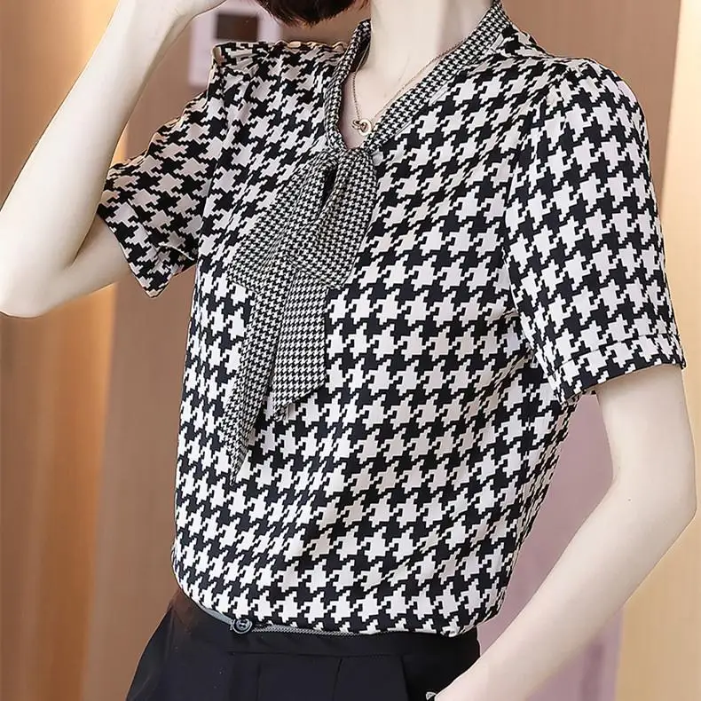 2021 new style lace Chiffon loose chiffon summer European station short-sleeved t-shirt fashion blouses high-end foreign atmosph 
2021 new style lace Chiffon loose chiffon summer European station short-sleeved t-shirt fashion blouses high-end foreign atmosph