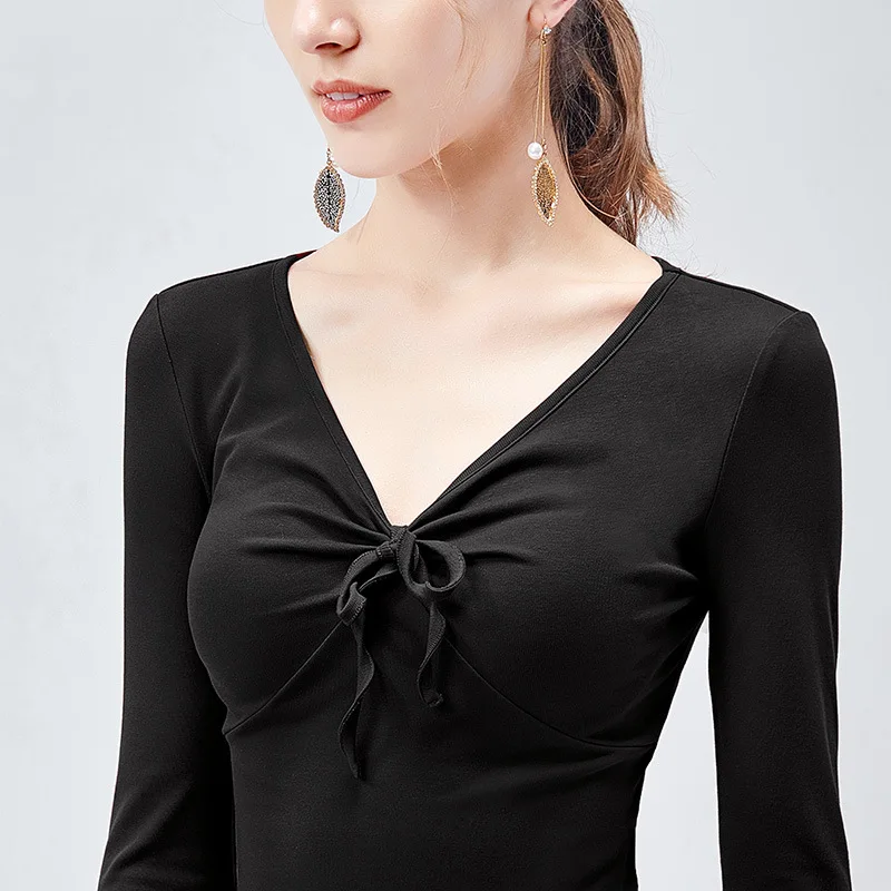 V-neck T-shirt with long sleeves and spring and autumn fashion women's bow bottomed shirt lace up top 
V-neck T-shirt with long sleeves and spring and autumn fashion women's bow bottomed shirt lace up top