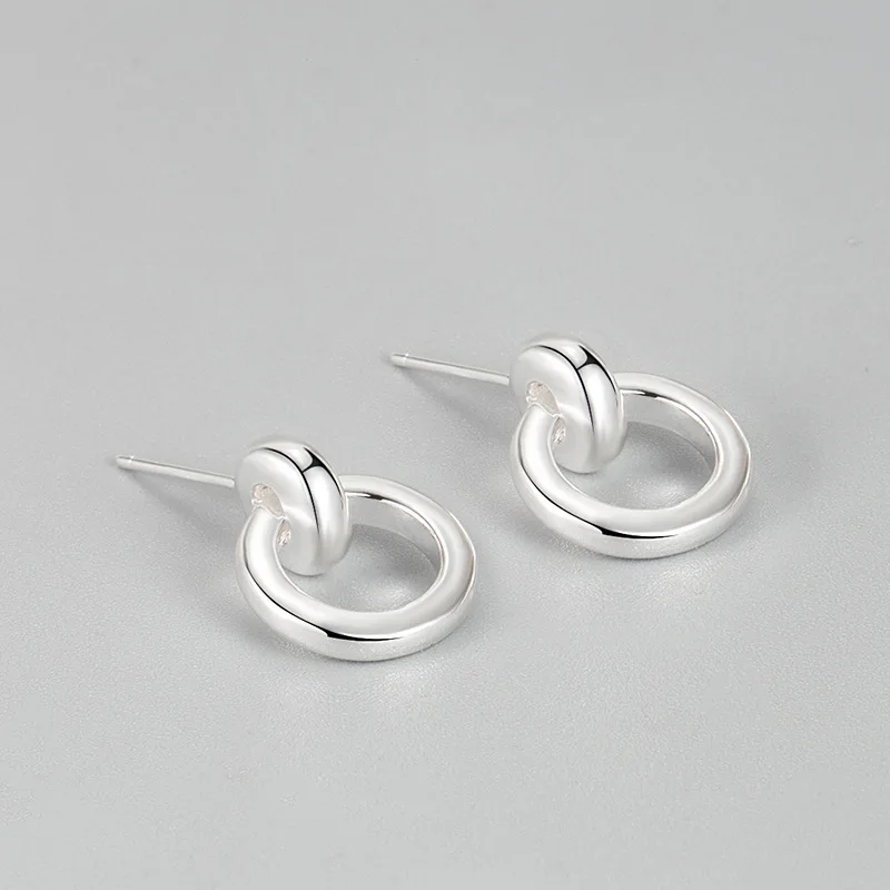 French Style Ins Niche Winding Circle Earrings S925 Sterling Silver High Sense Ring Round Fashion Simple Earrings
French Style Ins Niche Winding Circle Earrings S925 Sterling Silver High Sense Ring Round Fashion Simple Earrings