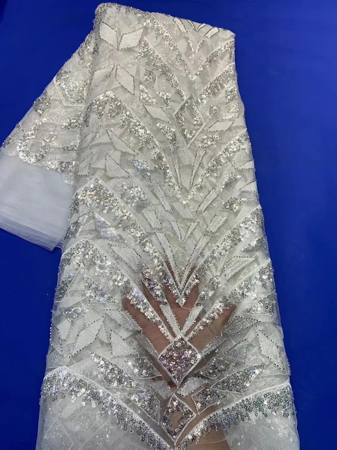 High Quality 2021 Latest Handmade Beaded French Lace Tulle Mesh Fabric African Lace Embroidery Wedding Fabric ZX4647
High Quality 2021 Latest Handmade Beaded French Lace Tulle Mesh Fabric African Lace Embroidery Wedding Fabric ZX4647