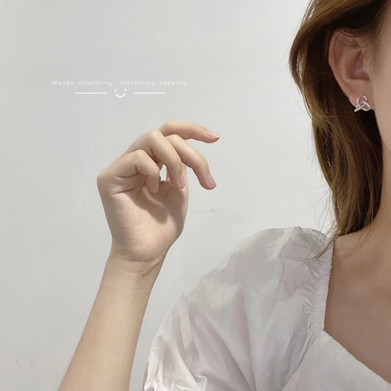 AINUOSHI Fashion Wrap Stud Earrings S925 Sterling Silver Cubic Zircon Earrings Korean Women's jewelry Arete boucle d'oreille
AINUOSHI Fashion Wrap Stud Earrings S925 Sterling Silver Cubic Zircon Earrings Korean Women's jewelry Arete boucle d'oreille