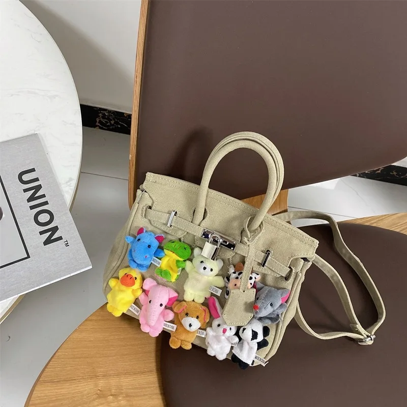 Холщовая Сумка-тоут с украшением для кукол, сумки на плечо для женщин, новые роскошные сумки, сумка через плечо, женская сумка, роскошная сум...
Холщовая Сумка-тоут с украшением для кукол, сумки на плечо для женщин, новые роскошные сумки, сумка через плечо, женская сумка, роскошная сум...