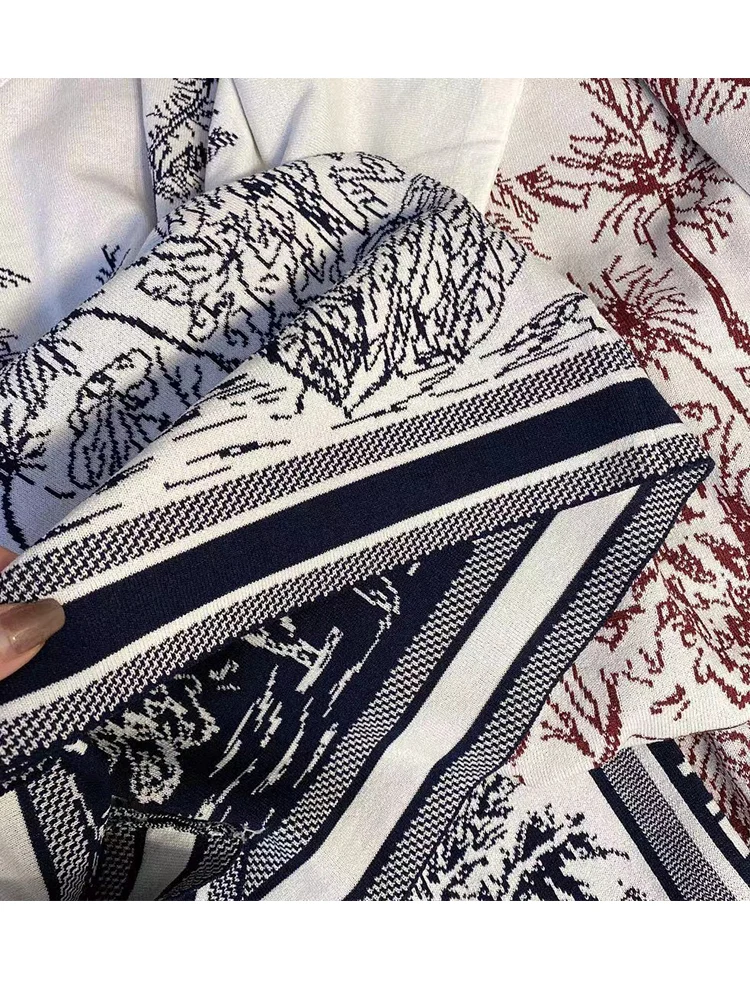 Retro jungle print round neck pullover loose knit sweater two-piece ladies summer new style + high waist wide leg shorts suit
Retro jungle print round neck pullover loose knit sweater two-piece ladies summer new style + high waist wide leg shorts suit