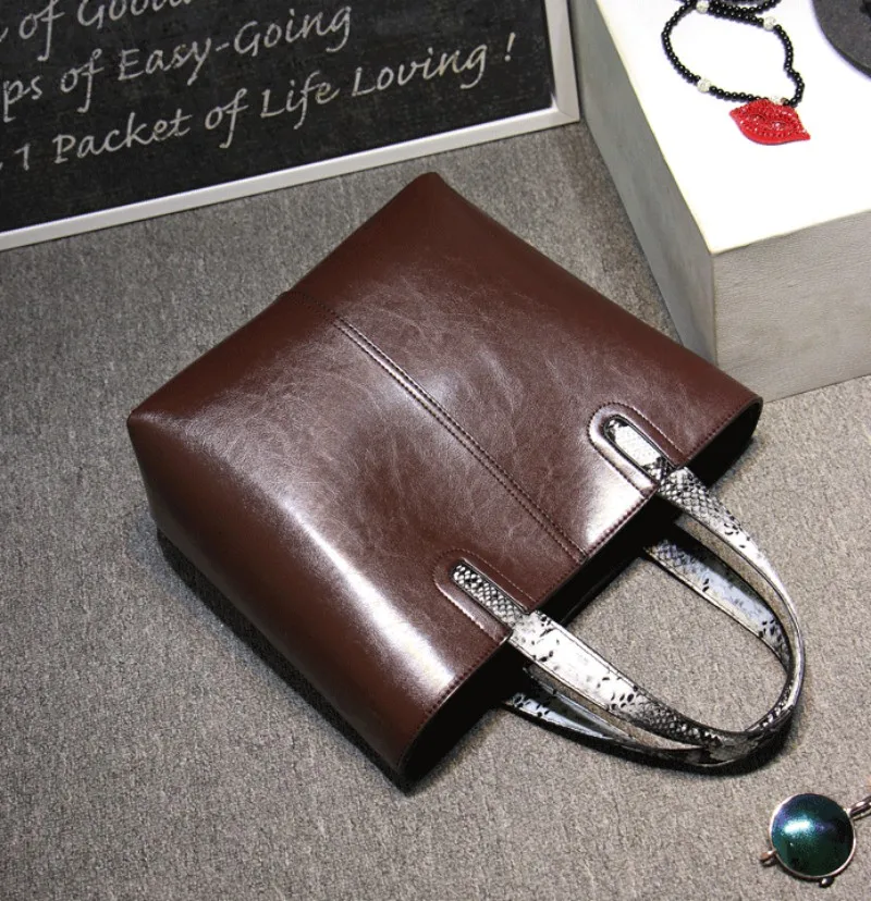 Womens Bucket Bag Fashion Composite Bags Serpentine Strap Cow Split Leather Handbag Vintage Ladies Bags Casual All-match Tote
Womens Bucket Bag Fashion Composite Bags Serpentine Strap Cow Split Leather Handbag Vintage Ladies Bags Casual All-match Tote