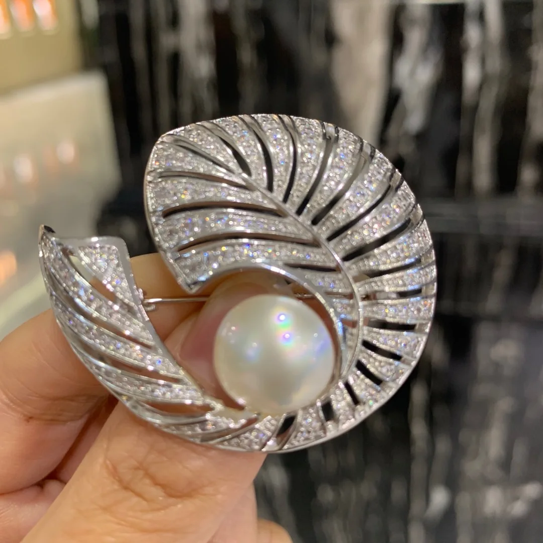mabe pearl brooch copper with cubic zircon feather brooch fashion women jewelry unisex free shipping
mabe pearl brooch copper with cubic zircon feather brooch fashion women jewelry unisex free shipping