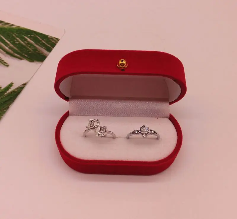Luxurious Velvet Oval Shape Red Ring Jewelry Box with Matching Two Piece Packer for Engagement Proposal Jewelry Display
Luxurious Velvet Oval Shape Red Ring Jewelry Box with Matching Two Piece Packer for Engagement Proposal Jewelry Display