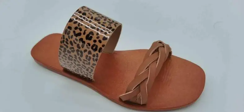 2020 summer new women cross strap single layer flat leather non-slip durable beach slippers outdoor leisure all-match sandals ms
2020 summer new women cross strap single layer flat leather non-slip durable beach slippers outdoor leisure all-match sandals ms
