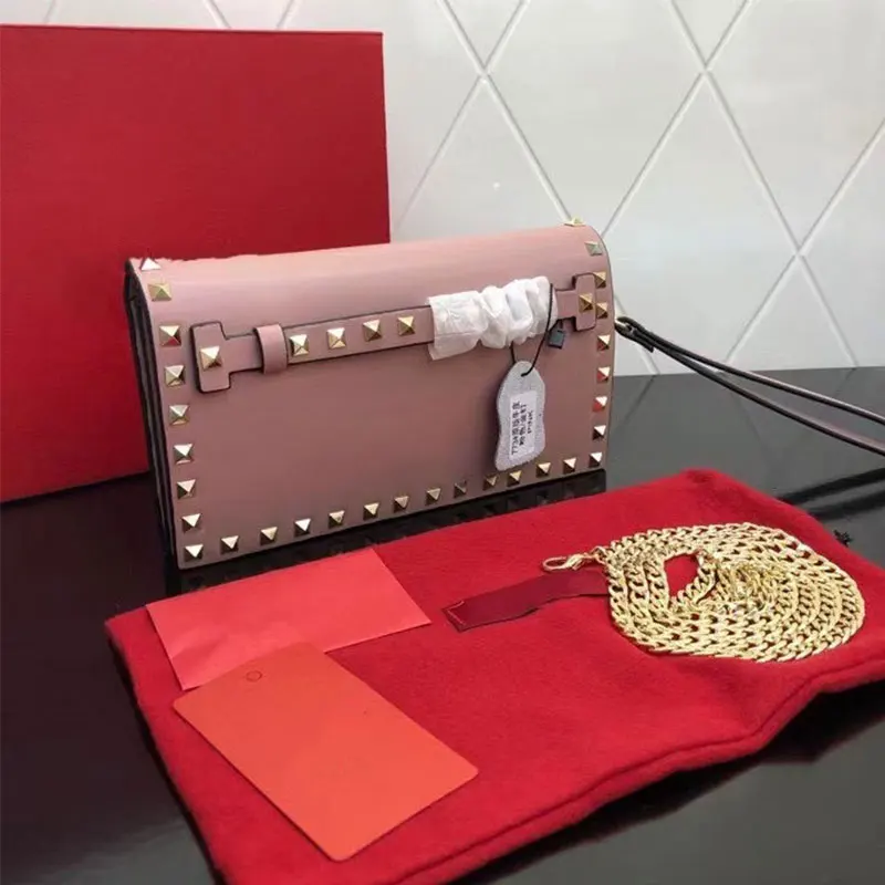 New leather rivet envelope bag lady handbag soft cowhide banquet bag light luxury style messenger chain bag catwalk
New leather rivet envelope bag lady handbag soft cowhide banquet bag light luxury style messenger chain bag catwalk