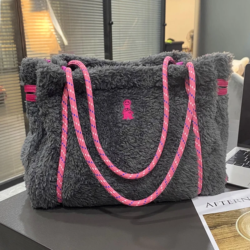 Casual Big Lady Handbag Winter New Product Plush Bag Mother Bag Single Shoulder Portable Tote Bags for Women
Casual Big Lady Handbag Winter New Product Plush Bag Mother Bag Single Shoulder Portable Tote Bags for Women